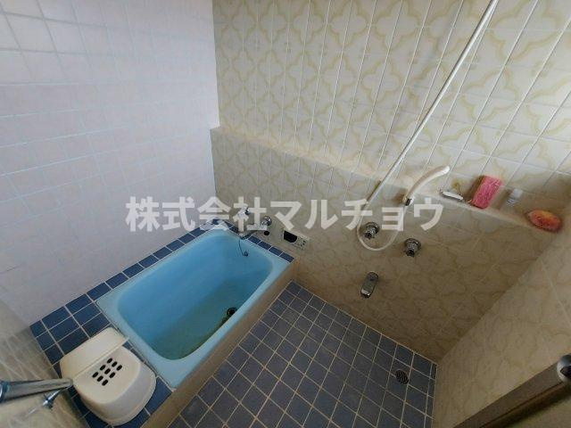 新万売り家の浴室|日々の暮らしに欠かせないお風呂です