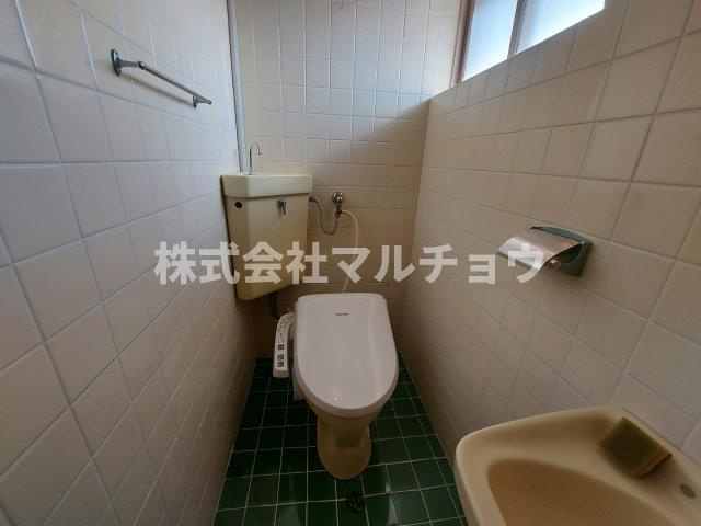 新万売り家のトイレ|清潔感のあるトイレです