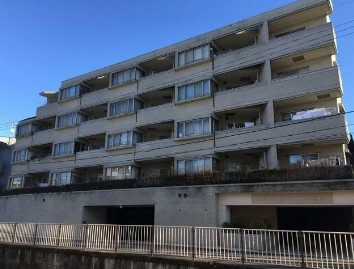 【外観】 | 西荻窪デュープレックス | 鉄筋コンクリート造のがっちりとした建物。