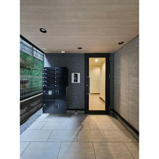 【その他共用部分】 | モニター付きオートロックで防犯面も安心です！
メールボックス、宅配ボックス完備！