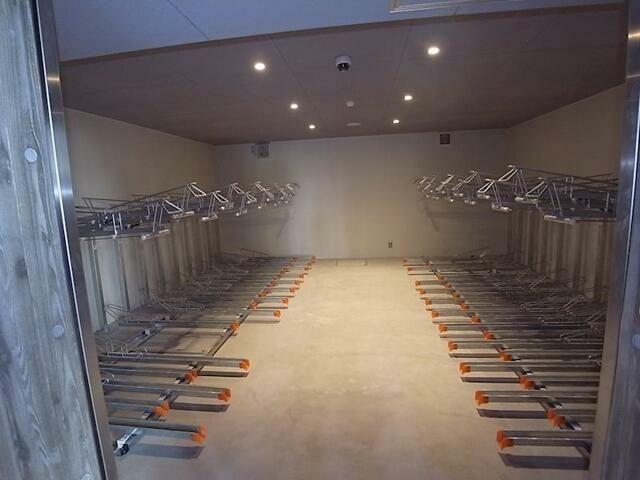 ＣＡＶＥ　ＹＵＳＨＩＭＡの駐車場