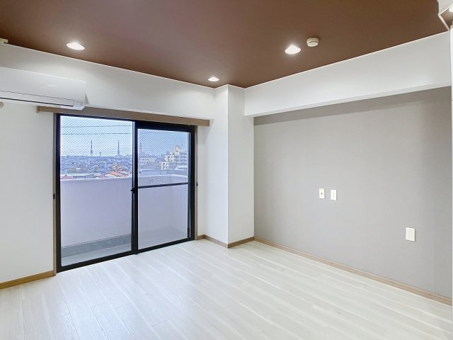 シェモア駅西の居間・リビング