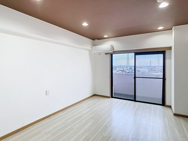 シェモア駅西の居間・リビング