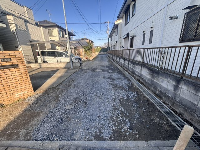 1号棟　越谷市登戸町　新築戸建て　全2棟の前面道路含む現地写真
