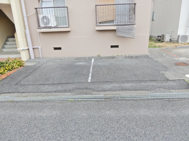 磐手ハイツの駐車場