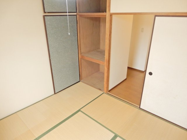 磐手ハイツの寝室