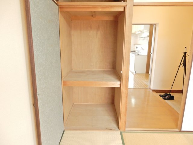 磐手ハイツの収納