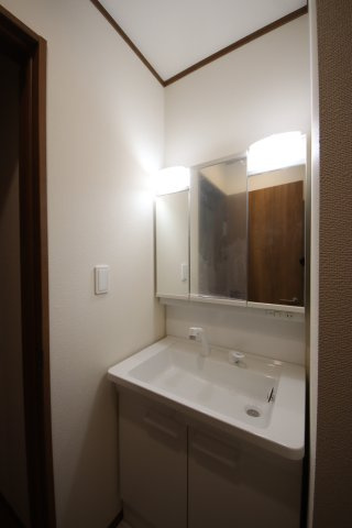 【独立洗面台】 | 《仲介手数料無料》緑区宮本２丁目29-6(B号棟)新築一戸建てハートフルタウン | 撮影日 2025年5月25日 15:50 晴れ