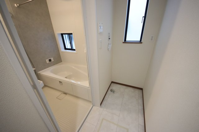 【ランドリースペース】 | 《仲介手数料無料》緑区宮本２丁目29-6(B号棟)新築一戸建てハートフルタウン | 撮影日 2025年5月25日 15:50 晴れ