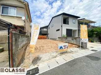 【完成予想図】 | 宇治市広野町宮谷1期　売土地　建築条件付き　 | 標準仕様（アトリエスタイルハウス仕様）で断熱材は気密性、断熱性能も高い、吹付断熱を採用。屋根断熱を実現していますので、お家全体が冬はあったかく、夏は涼しいお家づくりが可能です。