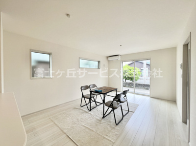 【居間・リビング】 | 富士市松岡 新築一戸建て 2号棟 | ゆったりとした居間です