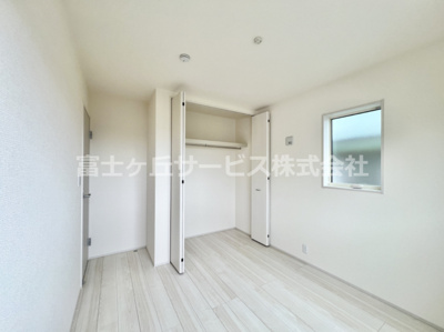 【洋室】 | 富士市松岡 新築一戸建て 2号棟 | 5.25帖の寝室です