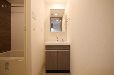 【独立洗面台】 | コンフォリア・リヴ新梅田 | 朝の支度にも助かる、独立の洗髪洗面化粧台