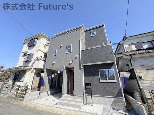 吉川市保　新築戸建　全1棟の外観|2025年2月築の3階建て新築戸建