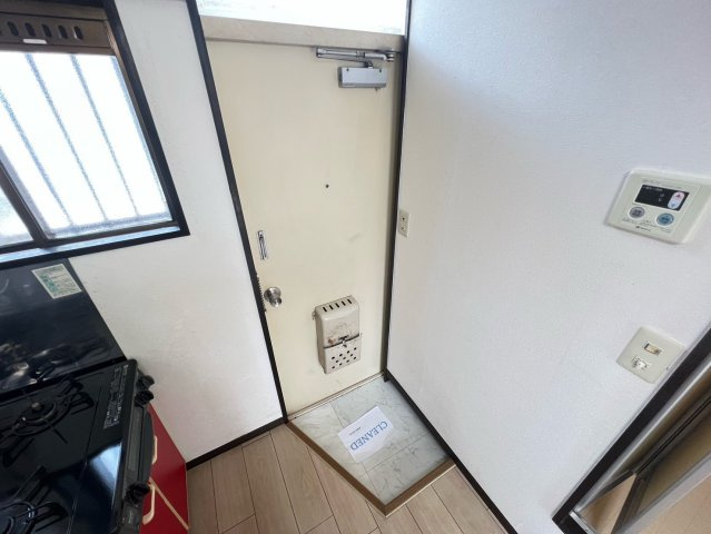 メゾンあかしあの玄関