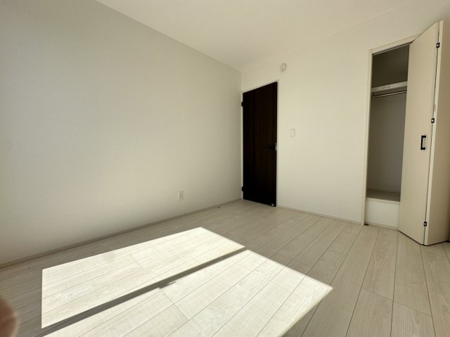 小田原市新屋　新築一戸建て　全2棟の洋室