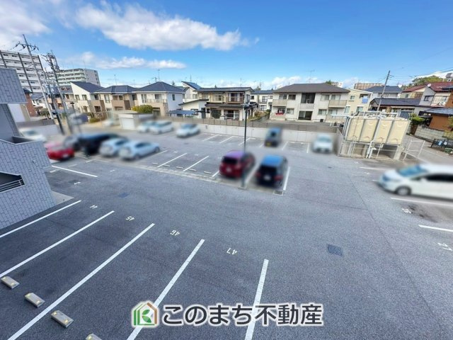 サーパス陽東の駐車場
