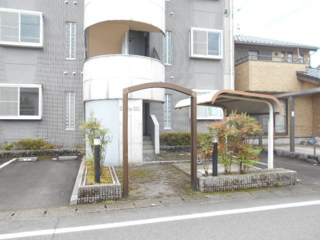 ソシエ２２１のエントランス