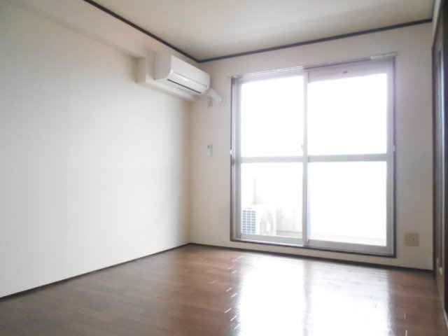 ソシエ２２１の居間・リビング