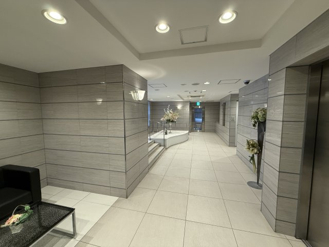 イーグルコート烏丸御池のエントランス|高級感のあるエントランスです。