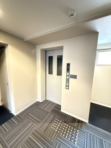 イーグルコート烏丸御池の設備|エレベーターです。