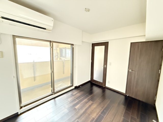 イーグルコート烏丸御池の洋室|約7.2帖の洋室です。