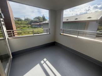 【バルコニー】 | 紫波二日町山子 | キャンプ用の椅子やテーブルを置いてお家キャンプが楽しめます