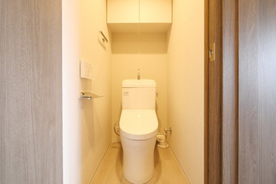 【トイレ】 | シーズンフラッツ中崎 | 落ち着いた色調のトイレです