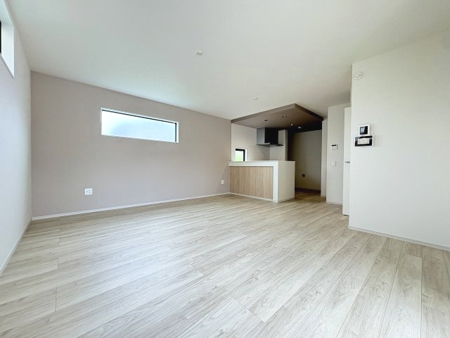 【居間・リビング】 | 福岡市東区八田3丁目2期　1号棟（全4棟）【仲介手数料無料・0円】 | 現地写真。