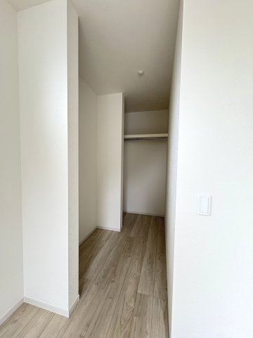 【収納】 | 福岡市東区八田3丁目2期　1号棟（全4棟）【仲介手数料無料・0円】 | 現地写真。ウォークインクローゼットです。