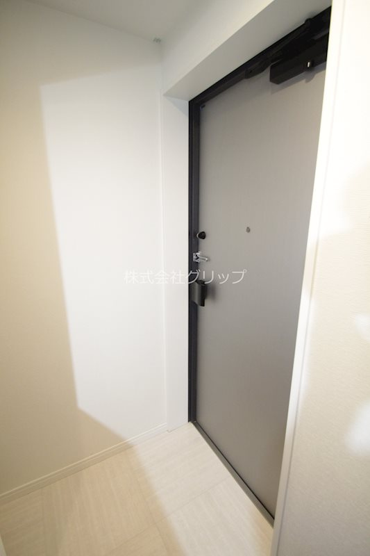 スパシエロッサ横浜吉野町の玄関