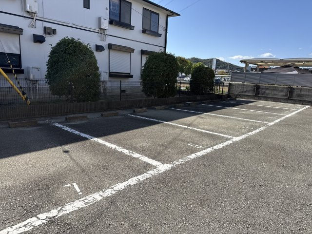 コンフォート・Mの駐車場