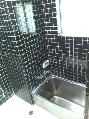 新宿区山吹町の一戸建ての浴室