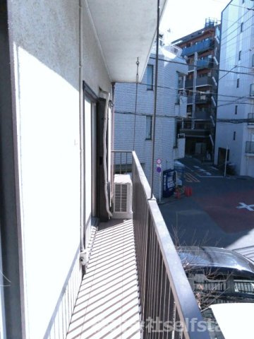 新宿区山吹町の一戸建てのバルコニー