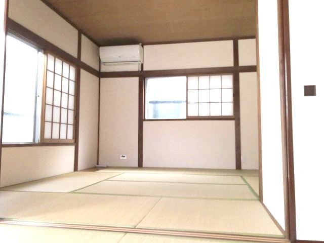 新宿区山吹町の一戸建ての和室|２階には明るい和室があります