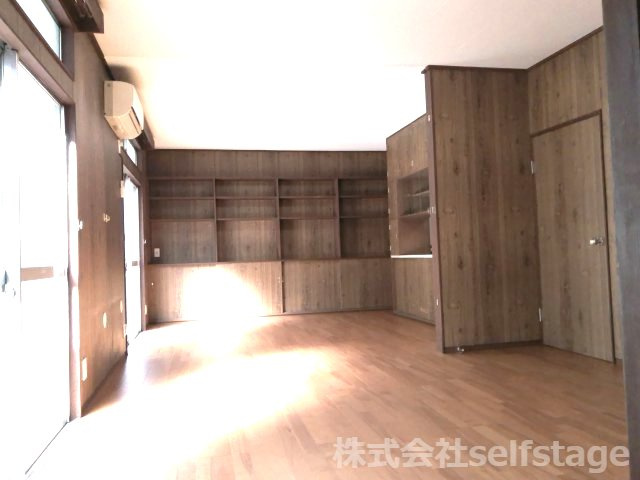 新宿区山吹町の一戸建ての居間・リビング