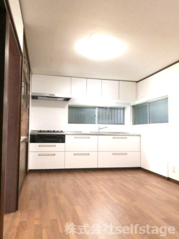 新宿区山吹町の一戸建てのキッチン|広々とした使いやすいキッチンです