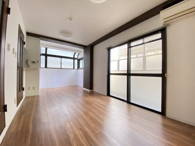 ワコーレフース本山の居間・リビング