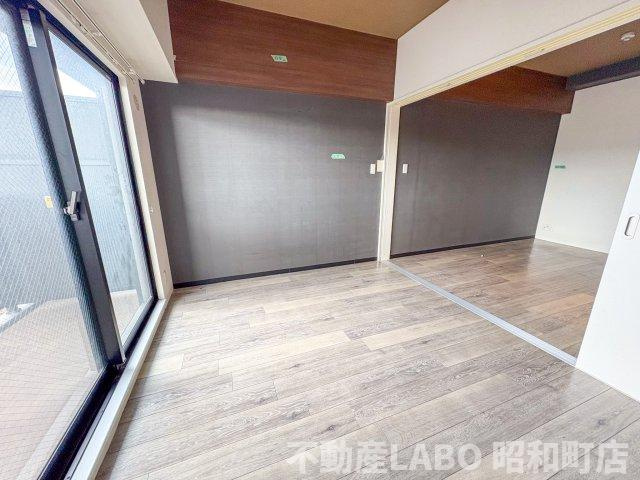 アバンサール清水丘の洋室