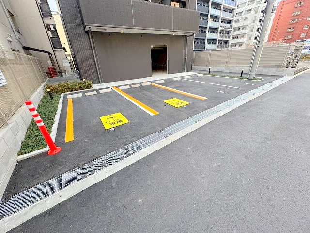 エスリード新大阪アヴァンの駐車場