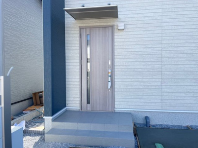 【玄関】 | 潮来市日の出5丁目1号棟 | ご見学はお気軽に0476-37-3888までお問合せ下さい！