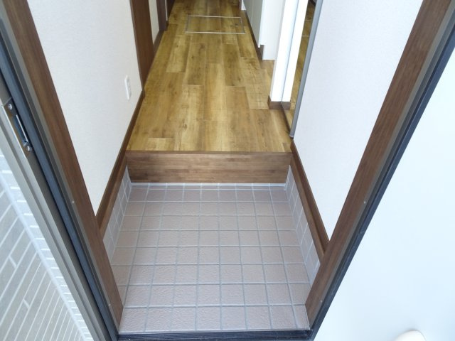 メゾンアクアの玄関