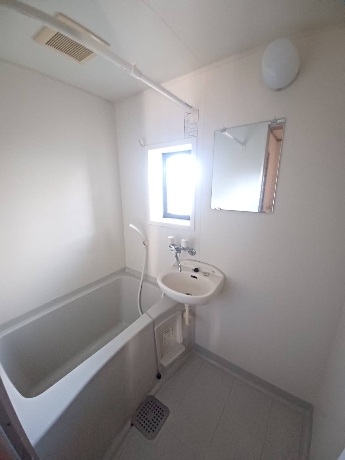 サンハイツKの浴室|退去前の為、同仕様物件内のお部屋の参考画像となります。