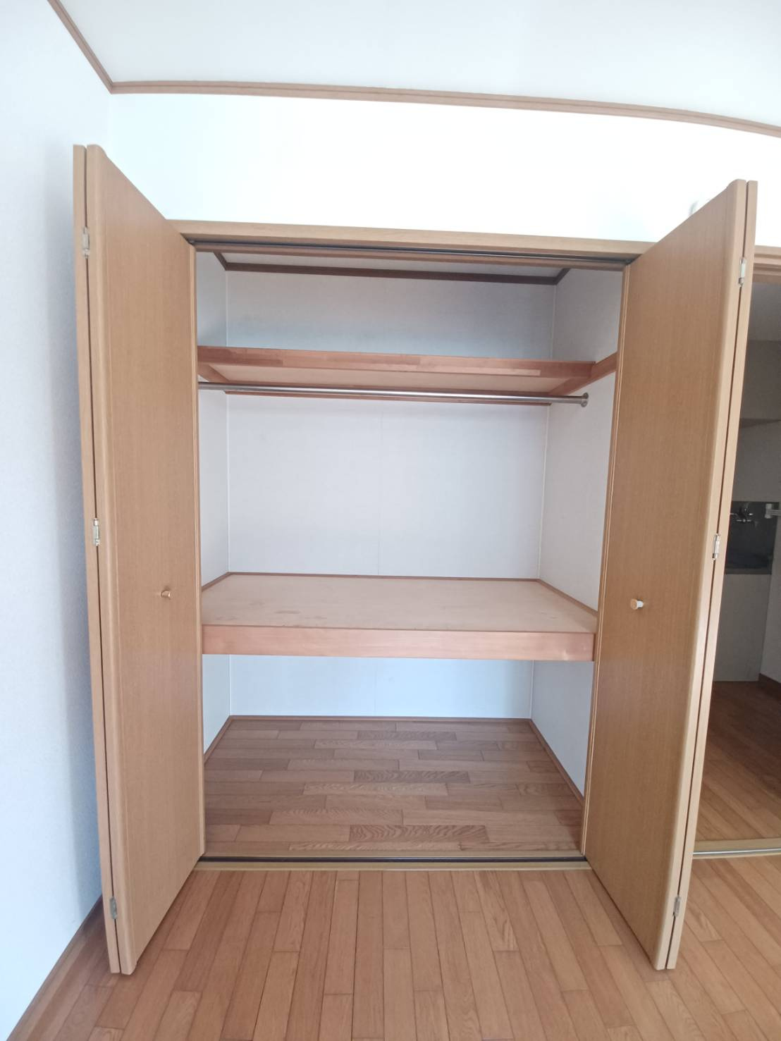 サンハイツKの収納|退去前の為、同仕様物件内のお部屋の参考画像となります。