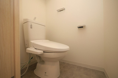 【トイレ】 | コンフォリア・リヴ谷町九丁目ソルテラス | 落ち着いたトイレです