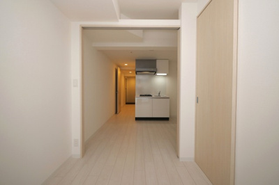 【居間・リビング】 | コンフォリア・リヴ谷町九丁目ソルテラス | こちらのリビングで趣味の時間をお楽しみください