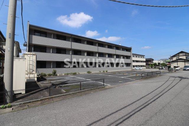 エンパレス　レオ　V22の駐車場