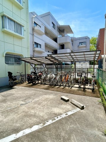 ソレーユ牧の原の駐車場