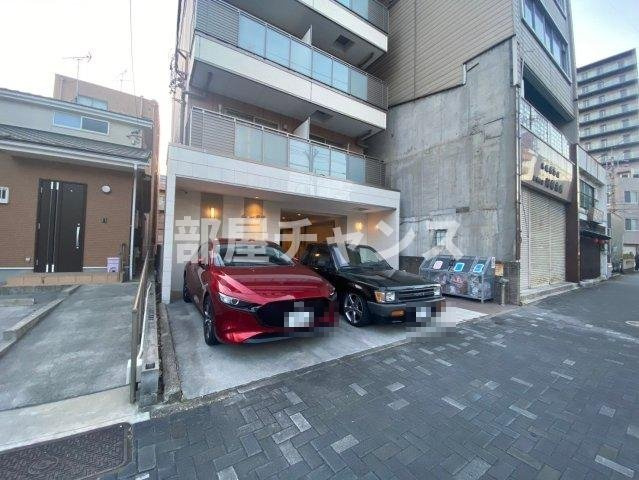 コート新栄の駐車場