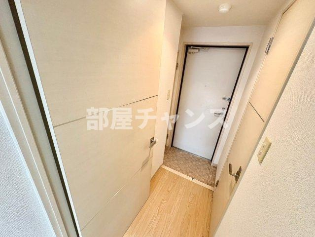 コート新栄の玄関